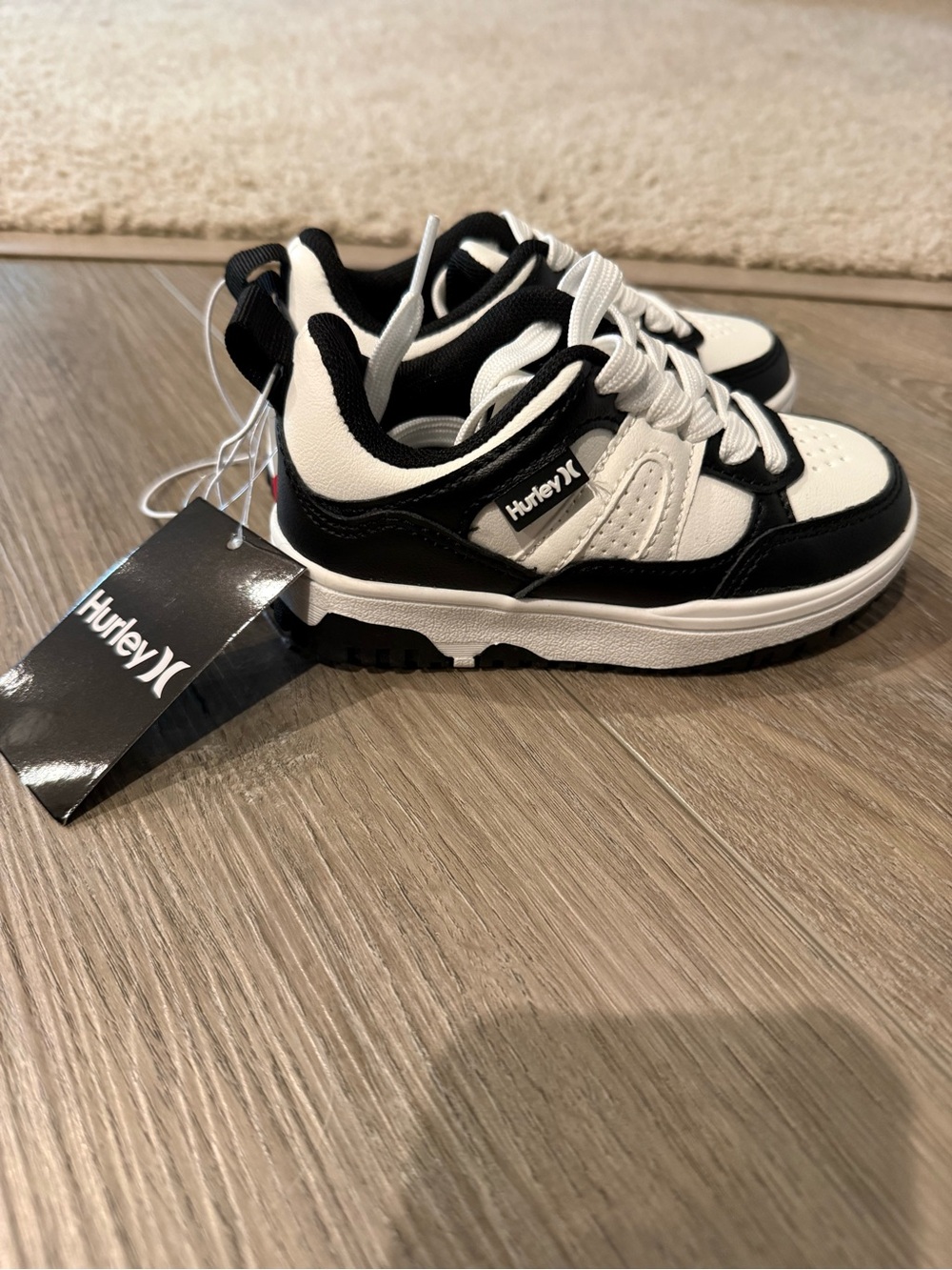 NWT Hurley Kids Black and White Lace-Up Sneakers - Picture 2 of 5